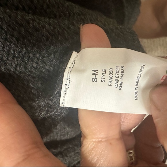 Francesca’s dark gray dolman sleeve cowl neck poncho NEW with TAGS size s/m - Picture 3 of 4